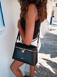 ΓΥΝΑΙΚΕΙΑ ΤΣΑΝΤΑ ΧΙΑΣΤΙ ΜΑΥΡΗ 