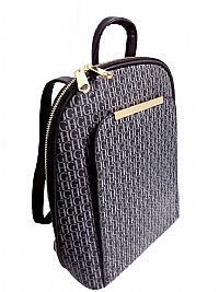 ΓΥΝΑΙΚΕΙΟ ΣΑΚΙΔΙΟ ΠΛΑΤΗΣ BACKPACK ΜΑΥΡΟ ΜΕ ΓΡΑΜΜΑΤΑ